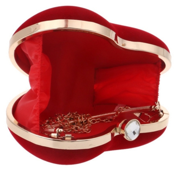 Red ❤ heart-shaped ❤ satin messenger bag. - Picture 7 of 7